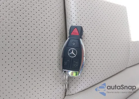 2015 Mercedes-Benz C 300 4Matic z USA, uszkodzony, nr VIN 55SWF4KBXFU084948